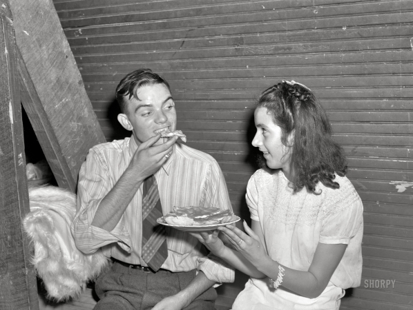 Photo showing: Quicksand Pie -- September 1940. Pie and box supper at Quicksand School, Breathitt County, Kentucky.
