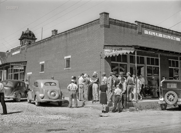 Photo showing: Tylers Place -- September 1940. Farmers and townspeople in center of town on court day. Campton, Kentucky.