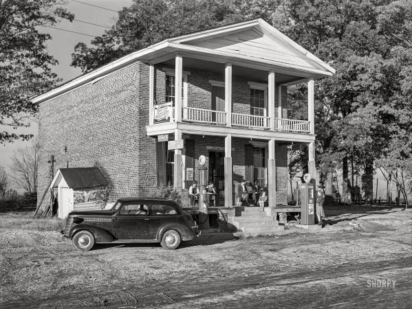 Photo showing: Texacola -- October 1940. Old country store. Prospect Hill, Caswell County, North Carolina.