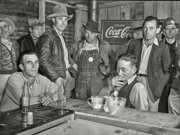 Photo showing: Cafe Society. -- December 1940.  Alexandria, Louisiana. Construction workers from Camp Livingston at new cafe.