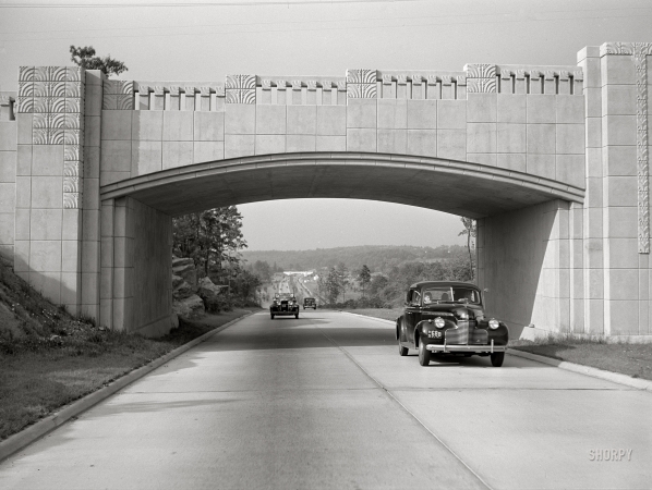 Photo showing: Overpass Moderne -- July 1941. Merritt Parkway to New Haven, Connecticut.
