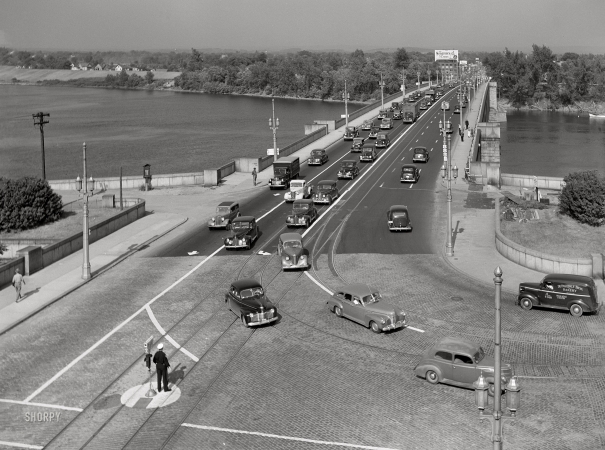 Photo showing: Hart to Hart -- July 1941. Bridge from Hartford to East Hartford, Connecticut.