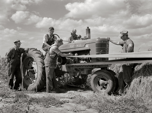 Photo showing: Farmall M -- September 1941. Waterloo, Nebraska. Demonstration of Farmall 'M' tractor.