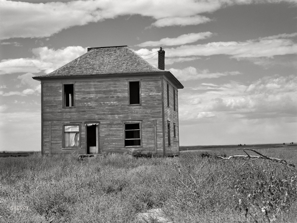 Photo showing: Lonely House -- September 1941. Abandoned farmhouse in the dry land area of the Sandhills northeast of Scottsbluff, Nebraska.