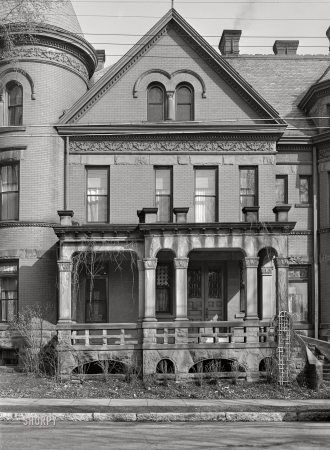 Photo showing: Briques de Dubuque -- April 1940. House in Dubuque, Iowa.