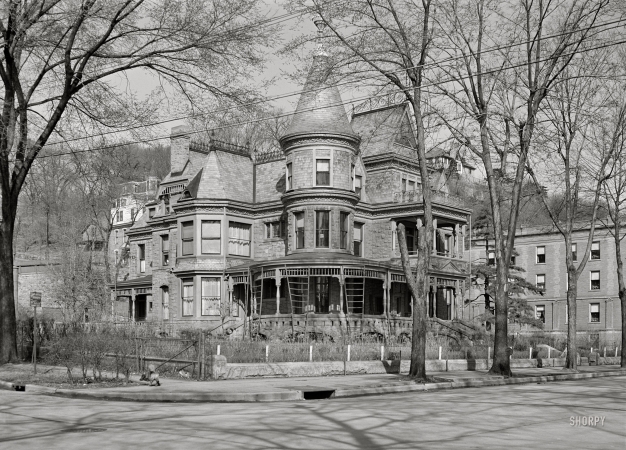 Photo showing: Greystone -- April 1940. Victorian house. Dubuque, Iowa. The old A.A. Cooper mansion.