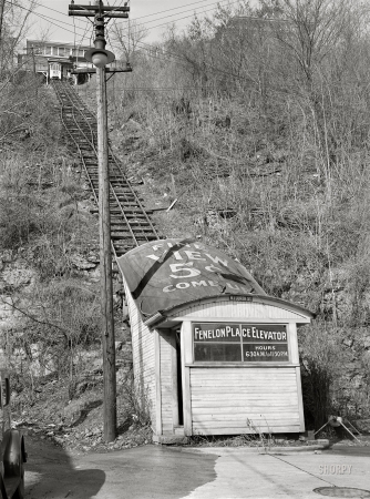Photo showing: Municipal Elevator -- April 1940. Dubuque, Iowa. Elevator which ascends from downtown district to residential section of bluffs.