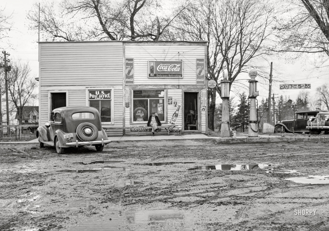 Photo showing: Le Grand Gas -- April 1940. Post office and gas station. Le Grand, Iowa.
