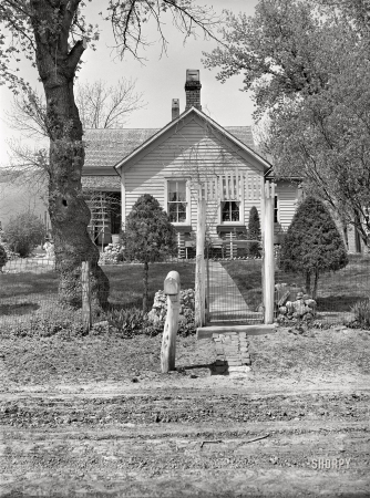 Photo showing: Country Living -- May 1940. Danish farm home. Monona County, Iowa.