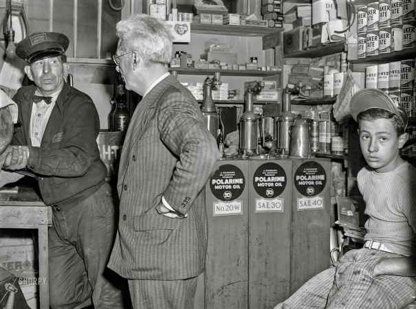 Photo showing: Polarine -- July 1940. Gas station in Millburg, Michigan.
