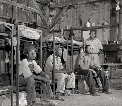 Photo showing: Berrien Bunkhouse -- July 1940. Berrien County, Michigan. Old barn used
as bunkhouse for migrant fruit pickers from the South.