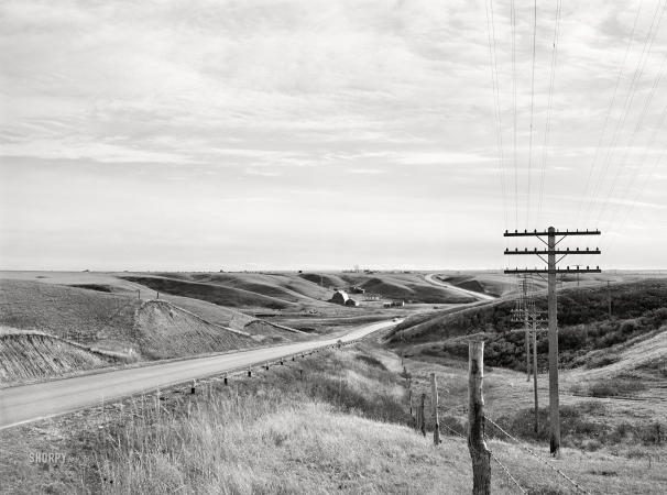 Photo showing: Country Road -- October 1940. U.S. Highway 83, Ward County, North Dakota.