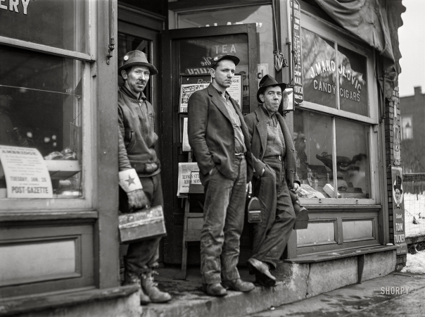 Photo showing: Lunchbox Brigade -- January 1941. Ambridge, Pennsylvania. Employees of American
Bridge Company (United States Steel) waiting for the bus.