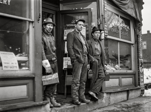 Photo showing: Lunchbox Brigade -- January 1941. Ambridge, Pennsylvania. Employees of American
Bridge Company (United States Steel) waiting for the bus.