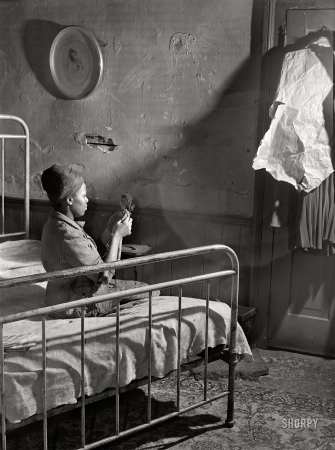 Photo showing: Entre Nous. -- March 1941. Bedroom. House in Negro slum district. Norfolk, Virginia.