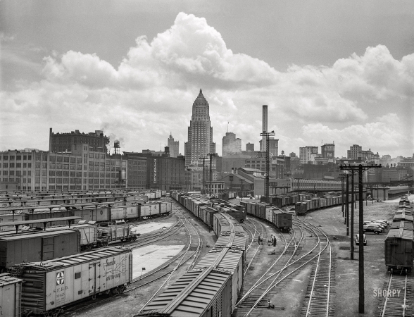 Photo showing: City Terminal -- June 1941. Pittsburgh, Pennsylvania. Carloads of fruits and vegetables at city terminal.
