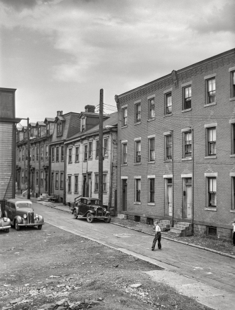Photo showing: Street Life -- June 1941. Pittsburgh, Pennsylvania.