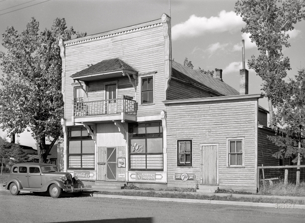 Photo showing: National Brands -- August 1941. Building in Ewen, Michigan, former lumber town on the Upper Peninsula.