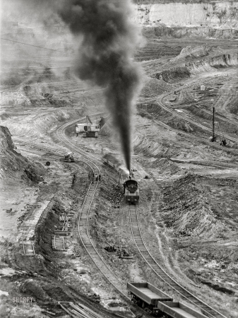 Photo showing: Hull-Rust-Mahoning -- August 1941. Hull-Rust-Mahoning, world's largest open pit iron mine, near Hibbing, Minnesota.