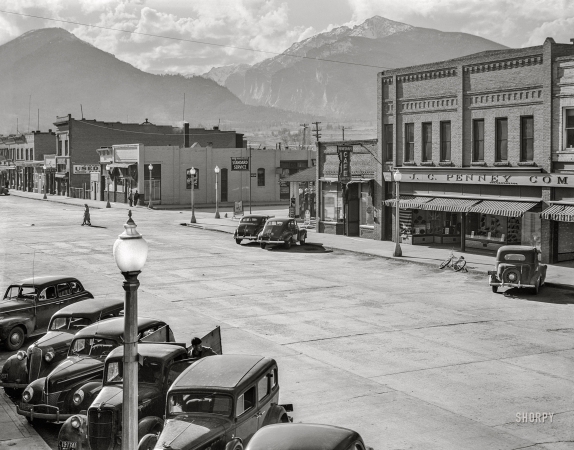 Photo showing: Hamilton, Montana -- April 1942. Hamilton, Ravalli County, Montana.