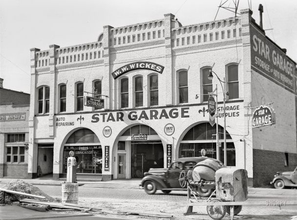 Photo showing: Star Garage -- April 1942. Missoula, Montana. Garage.