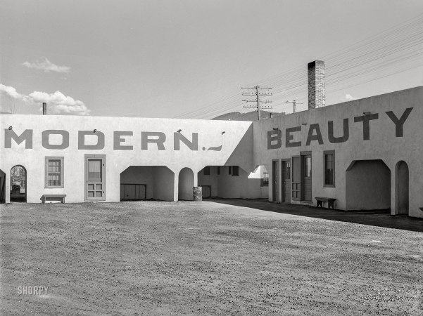 Photo showing: Modern Beauty -- April 1942. Missoula, Montana. Tourist apartments.