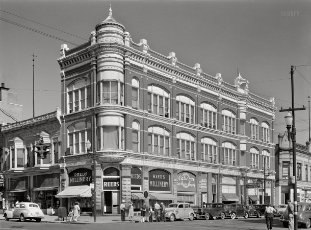 Photo showing: Walla Walla -- July 1941. Building in town. Walla Walla, Washington.