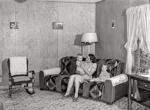 Photo showing: Cozy Corner -- September 1941. Living room of farm family, members of Boundary Farms FSA project.