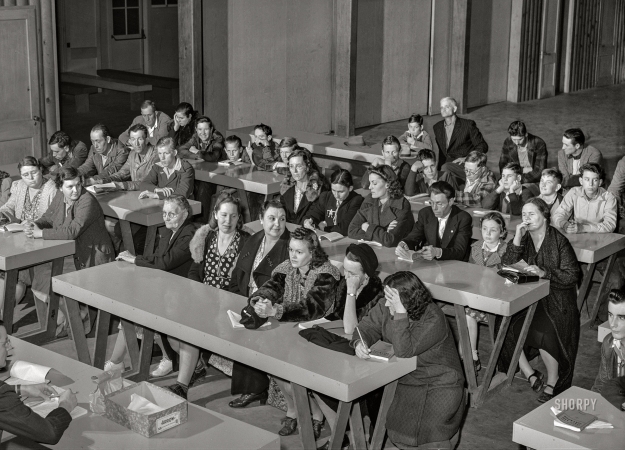 Photo showing: Flipper: 1942 -- Woodville, California. FSA farm workers' community. First aid class.