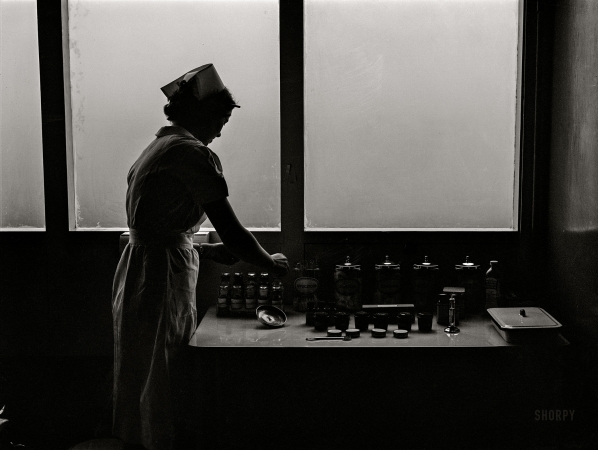 Photo showing: Noir Nurse -- February 1942. Woodville, California. Nurse at Health Center clinic of FSA farm workers' community.