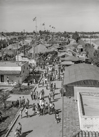 Photo showing: The Age Guesser -- March 1942. El Centro, California. Crowd at the Imperial County Fair.