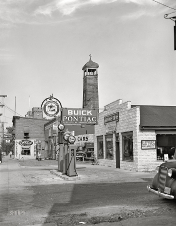 Photo showing: Gasoline Alley - -- August 1941. Cambridge, Maryland. Service station on Gay Street.
