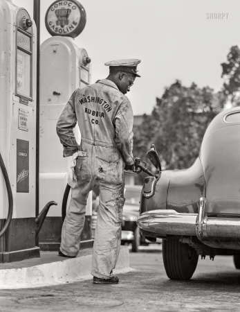 Photo showing: Conoco Ethyl -- May 14, 1942. Washington, D.C. Filling up with gas on the day before rationing starts.
