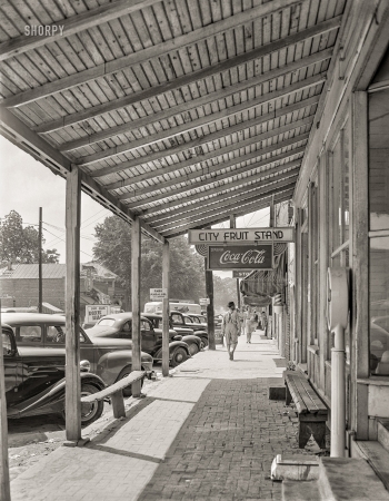 Photo showing: City Fruit Stand -- May 1942. Childersburg, Alabama. Street scene.