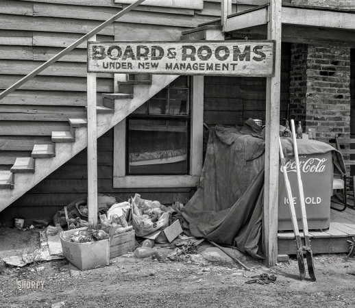 Photo showing: Shady Rest - -- May 1942. Childersburg, Alabama. Rooms for rent.