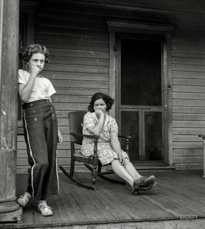 Photo showing: Porch Pouters -- August 1940. Women in Upper Mauch Chunk, Pennsylvania.