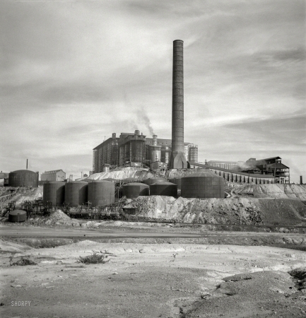 Photo showing: Potential Pennies -- September 1939. Copper mining and sulfuric acid plant at Copperhill, Tennessee.