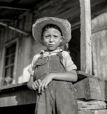 Photo showing: Kid Creole -- June 1940. Melrose, Natchitoches Parish, Louisiana. Son of one of the mulattoes working on the John Henry plantation.