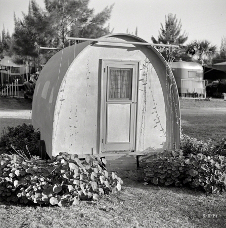Photo showing: Peewee Playhouse -- January 1941. Trailer park in Sarasota, Florida.