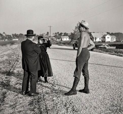 Photo showing: Mi Gusta -- January 1941. Amish farmers from Pennsylvania near Sarasota,
where they are observing Florida farming methods.