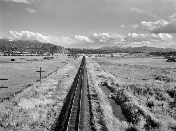 Photo showing: Infinite West -- September 1941. Buena Vista, Colorado (vicinity). The Sawatch mountains.