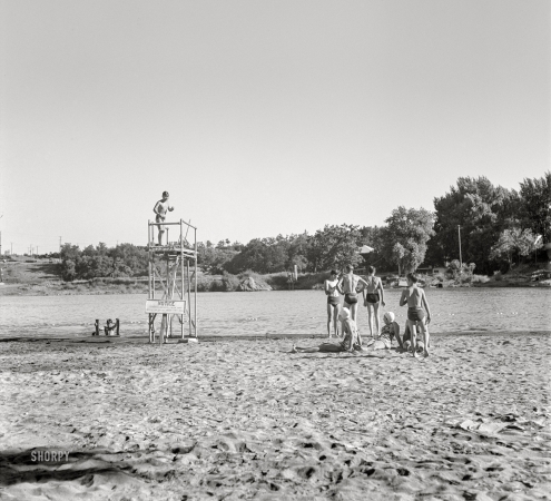 Photo showing: Run River -- June 1942. Redding, California. A free municipal beach on the Sacramento River.