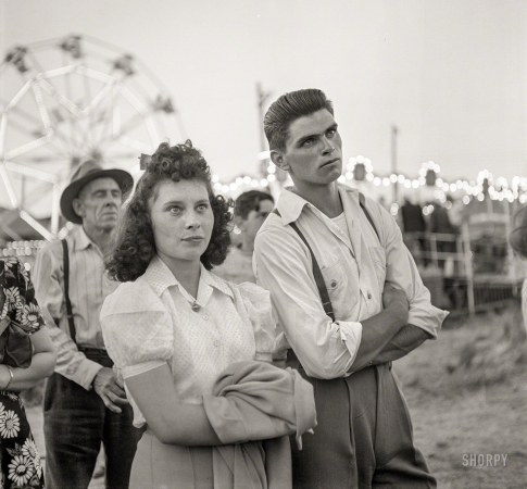 Photo showing: Serious Fun -- July 1942. Klamath Falls, Oregon. At the sideshow of the circus.