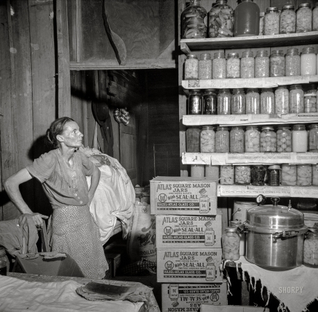 Photo showing: Prepped! -- August 1941. Coffee County, Alabama. Mrs. Eulia Smart says: I never had
a pressure cooker before, an' when I got this one, I canned everything in sight.