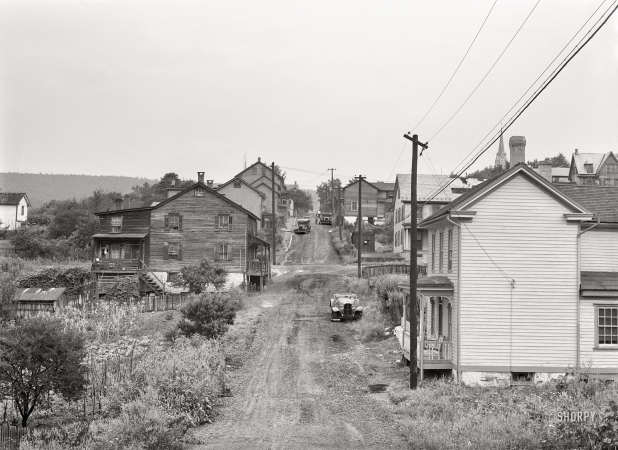 Photo showing: Anthracite Alley -- August 1940. East Mauch Chunk, Pennsylvania, small historic coal mining town.