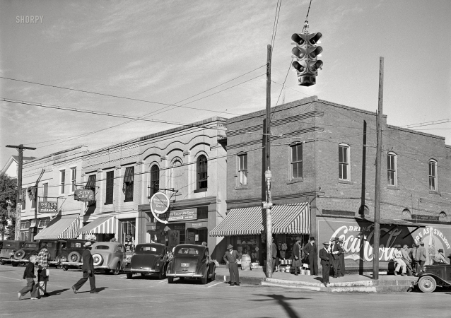Photo showing: Saturday Shoppers -- November 1941. View of Greensboro, Greene County, Georgia, on a Saturday afternoon.