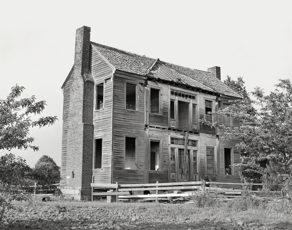Photo showing: Tara Incognita -- May 1939. Old plantation home near Monticello, South Carolina.