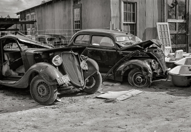 Photo showing: Starke Wreck -- December 1940. Wrecked cars of Camp Blanding construction workers. Starke, Florida.