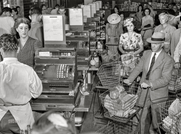Photo showing: Giant Food: 1942 -- Washington, D.C. Cashiers checking out customer purchases
at the Giant Food shopping center on Wisconsin Avenue.