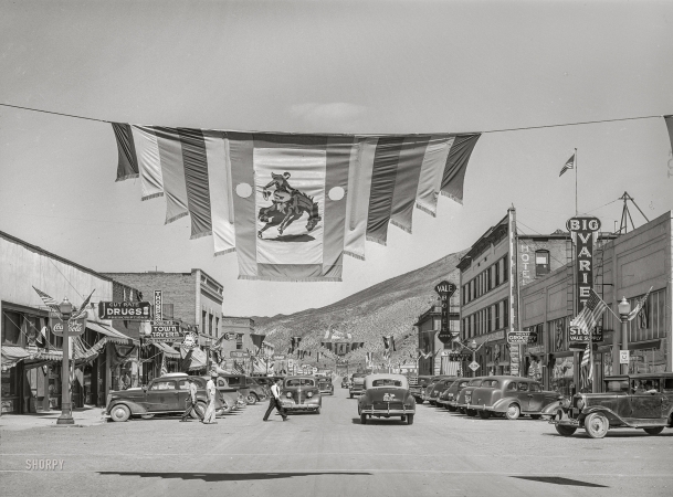 Photo showing: Big Variety -- July 1941. Main street of Vale, Oregon, on the Fourth of July.